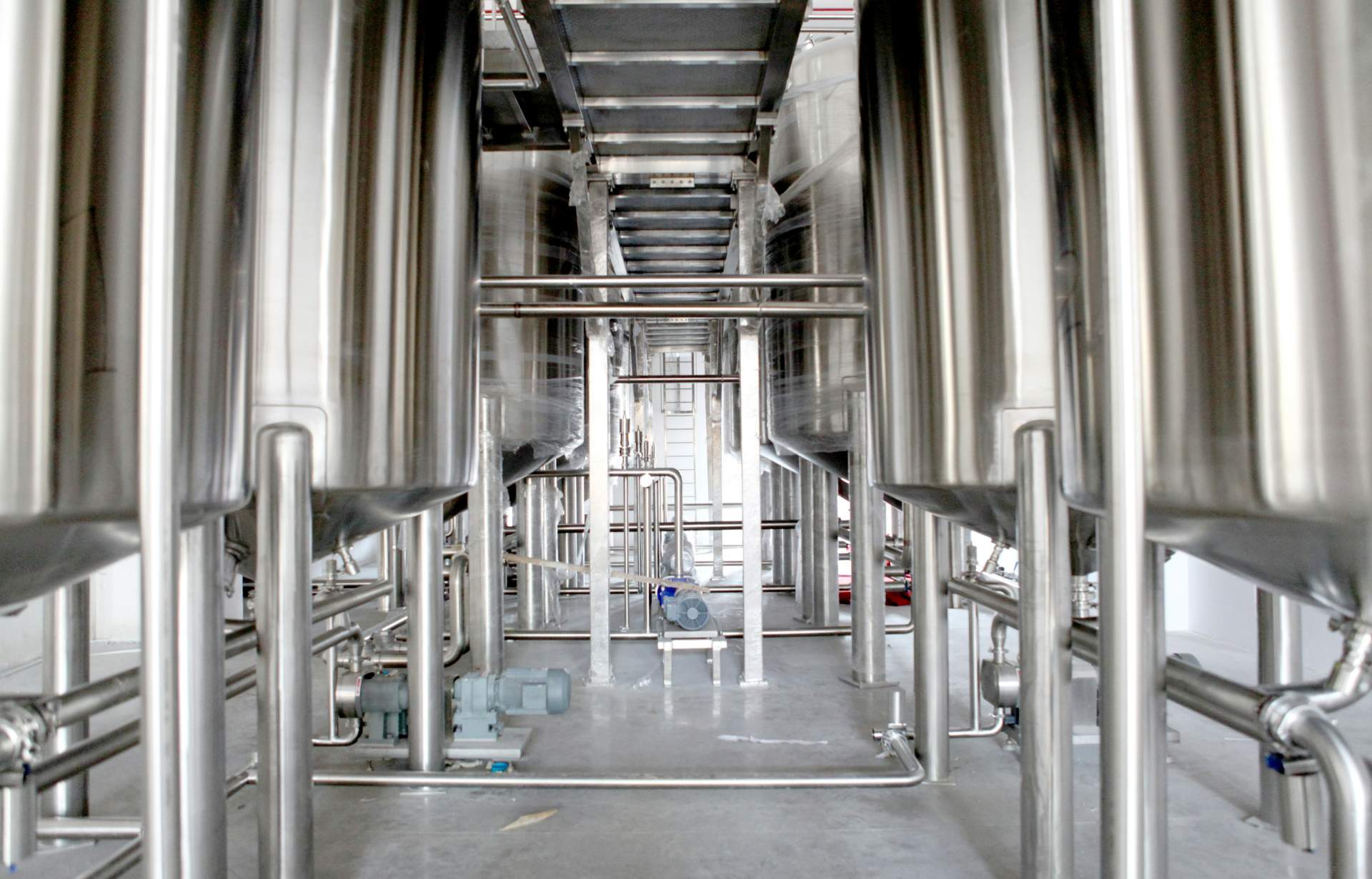 Industrial stainless steel tanks